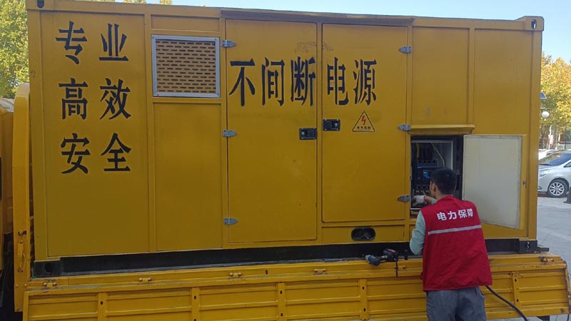 乌兰浩特柴油发电机组和UPS电源配合使用时，如何避免切换过程中的电力中断？