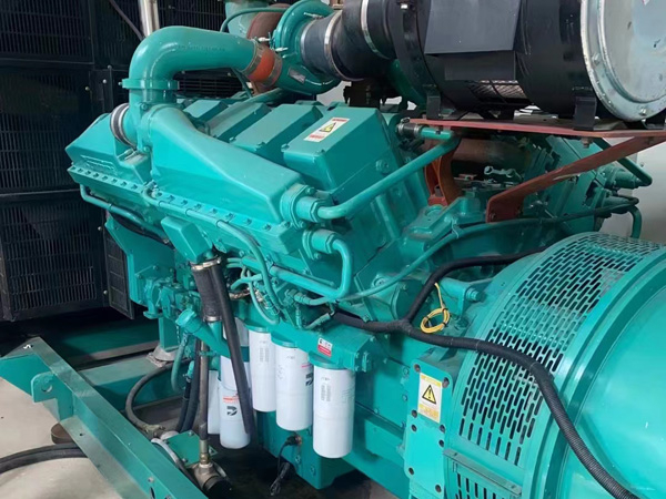 乌兰浩特更换100kW柴油发电机组机油时，需要注意哪些事项？